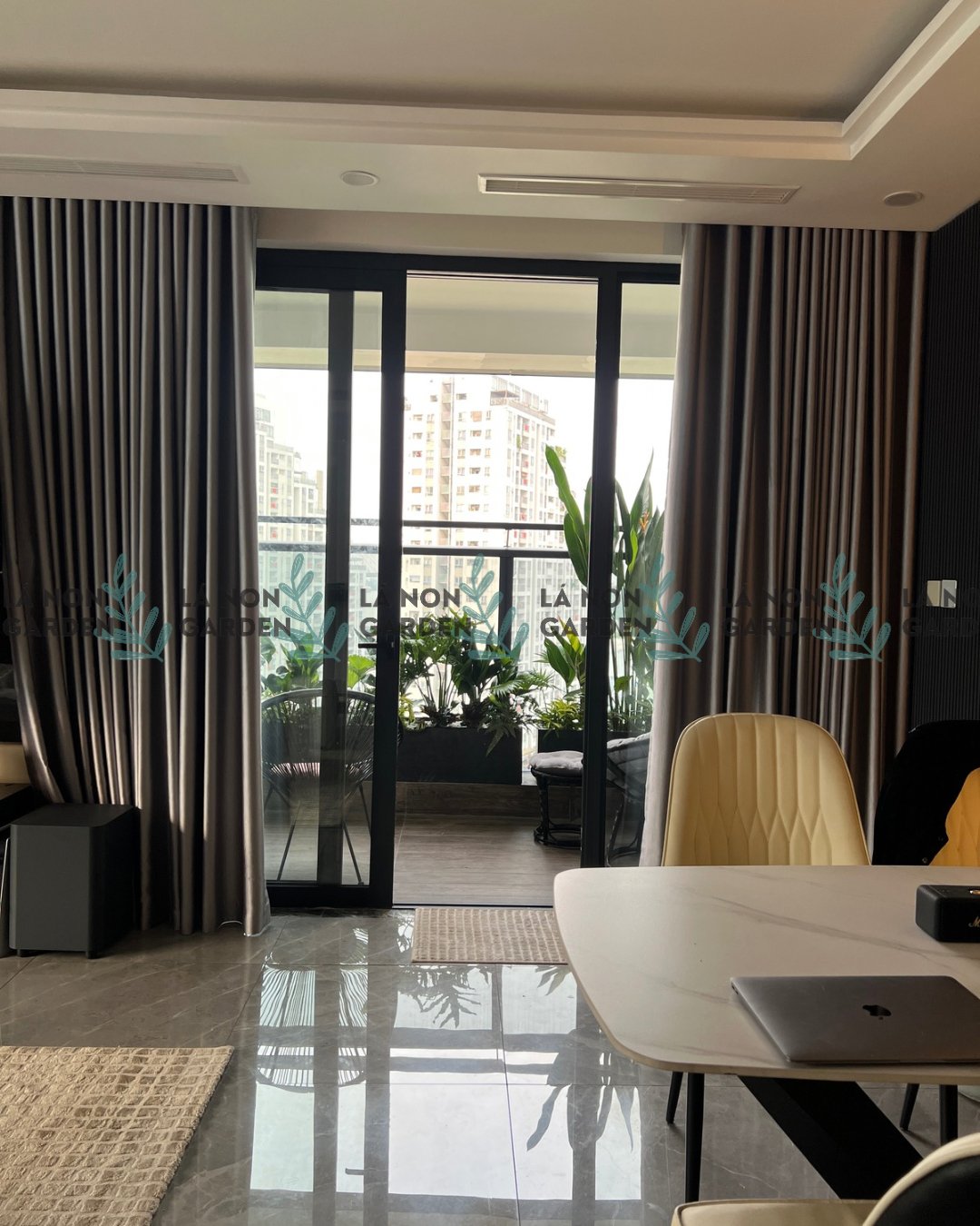 ĐƯỜNG CONG CỦA NẮNG 2